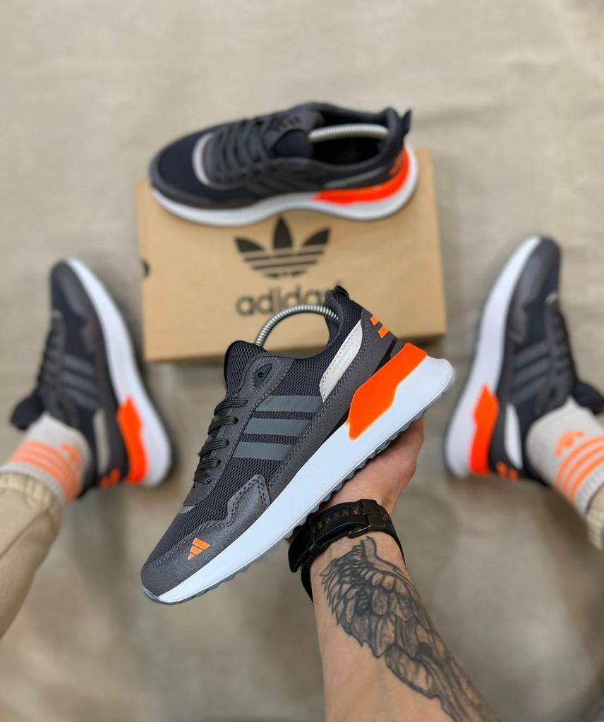Addidas Sneakers