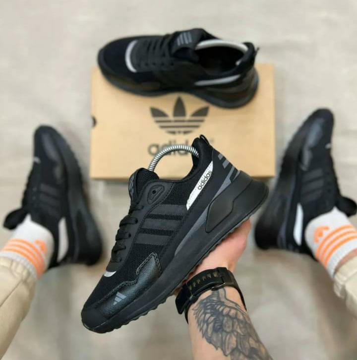 Addidas Sneakers