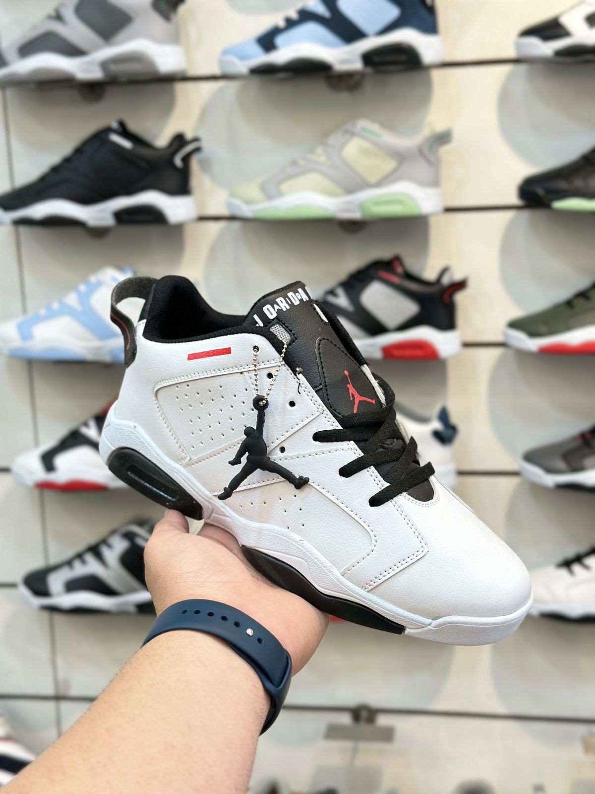 JORDAN RETRO LOW