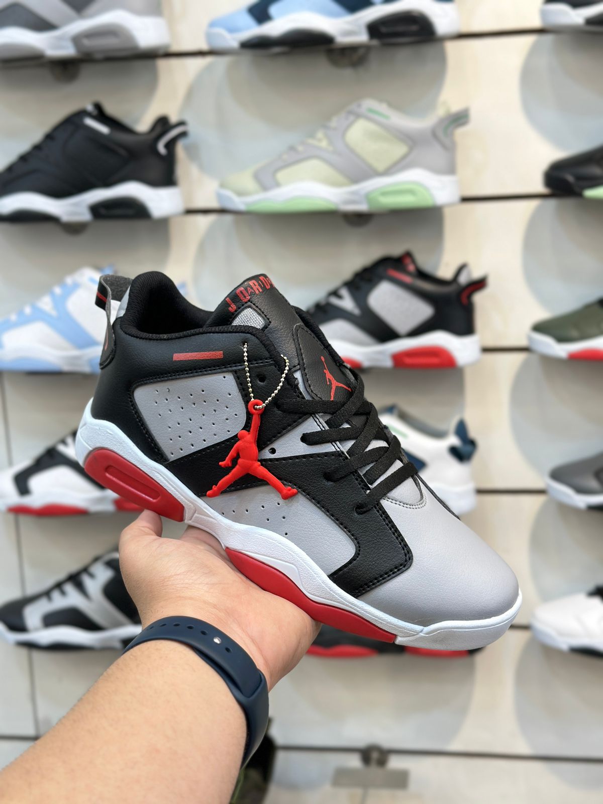 JORDAN RETRO LOW