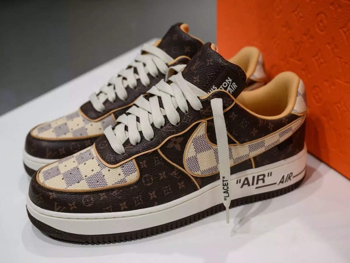 LOUIS VUITTON X NIKE AIRFORCE 1