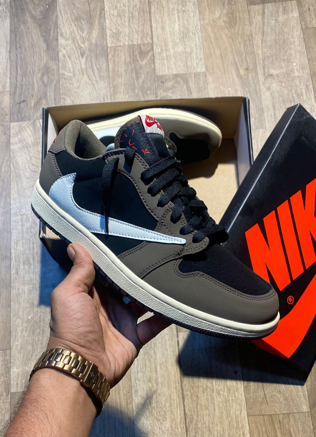JORDAN RETRO 1 LOW x TRAVIS SCOTT