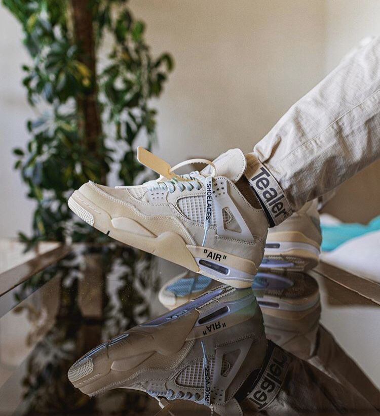 JORDAN RETRO 4 OFF-WHITE