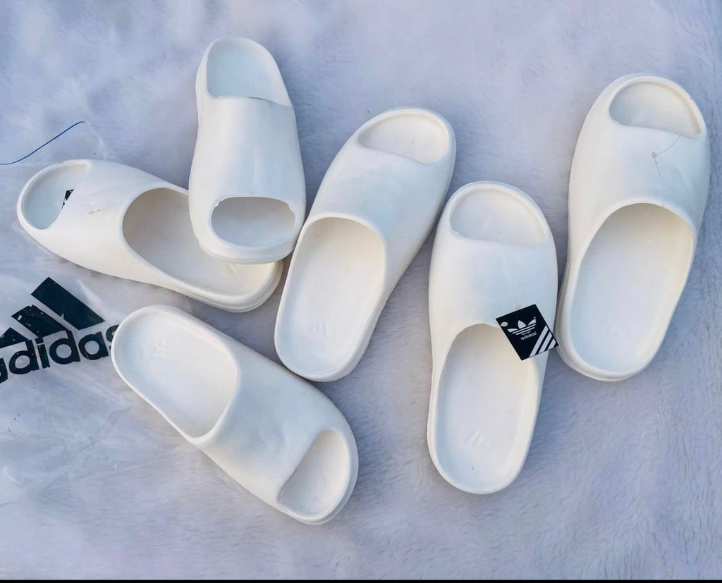 ADDIDAS  YEEZY SLIDES