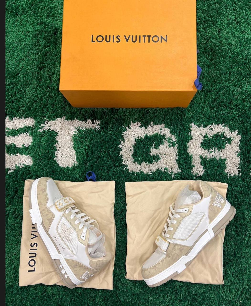 Louiss Vuitton monogram trainer beige